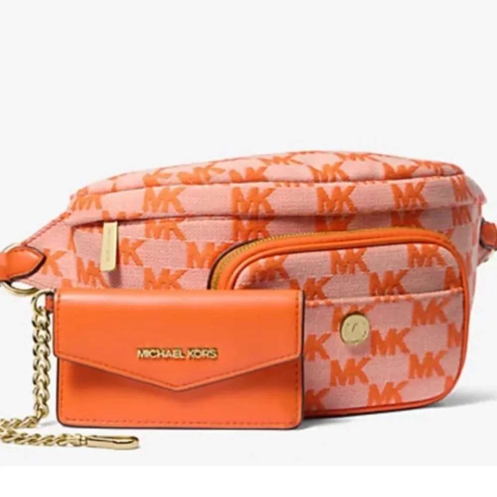 MICHAEL KORS
Maisie Large Logo 2-in-1 Sling Waist Fanny Pack Crossbody
Poppy - Picture 2 of 16